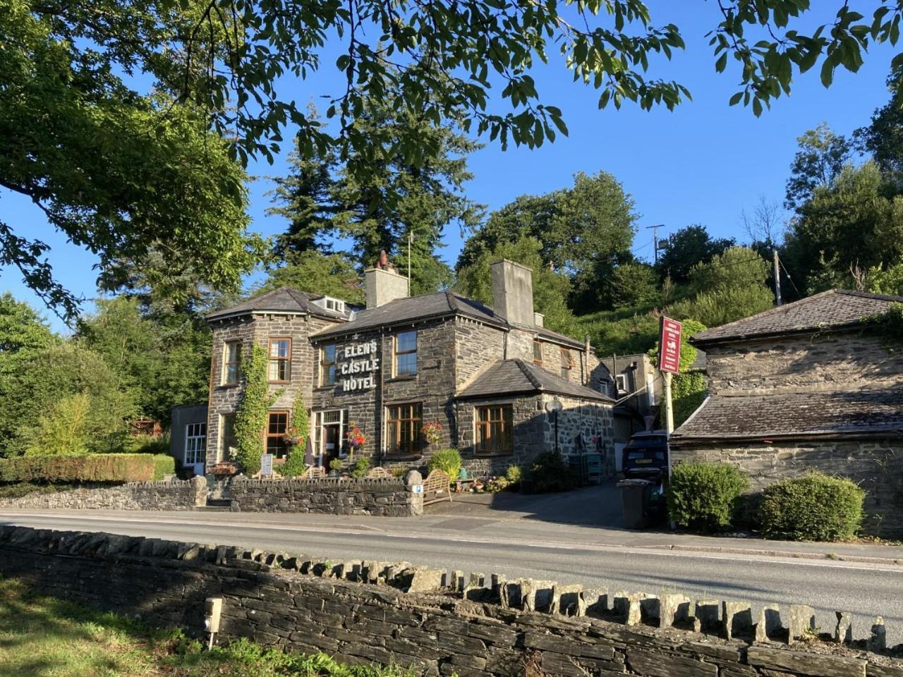 Elen'S Castle Hotel Dolwyddelan Exterior photo